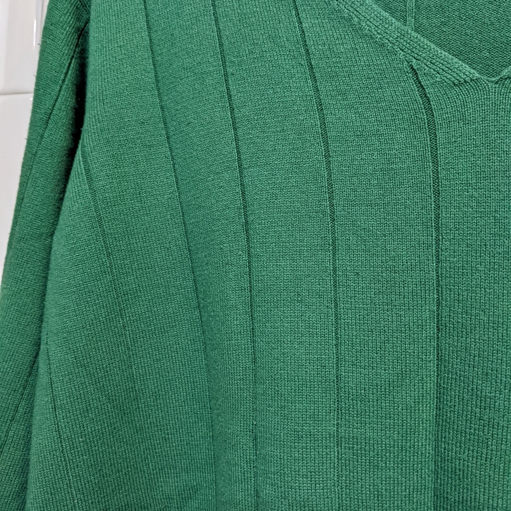 (2/$25) Long sleeve green sweater top v-neck XL - Picture 2 of 12